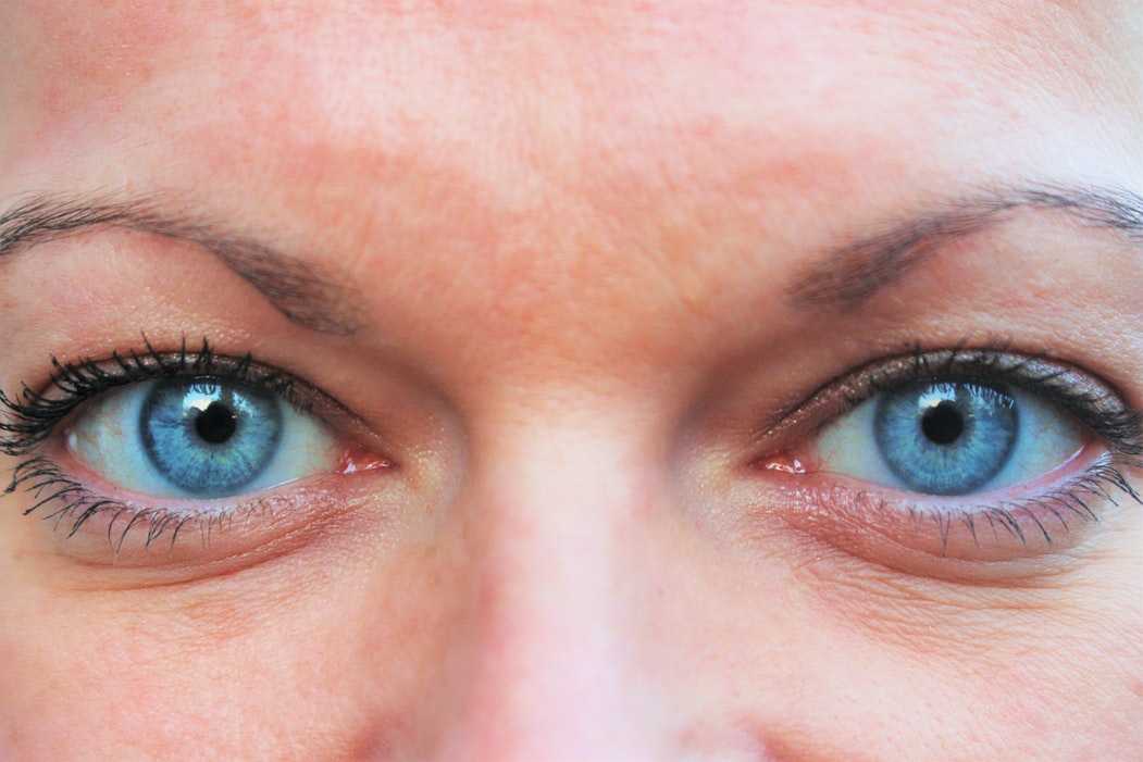 ¿Podemos provocar daños en el folículo piloso con la depilación de cejas?